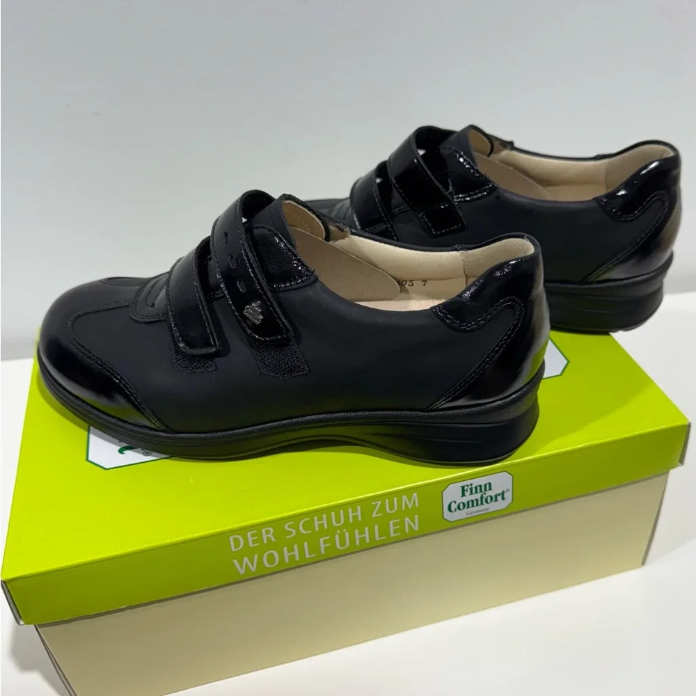 Finn Comfort Women's Black Loafers - Picture 1 of 5